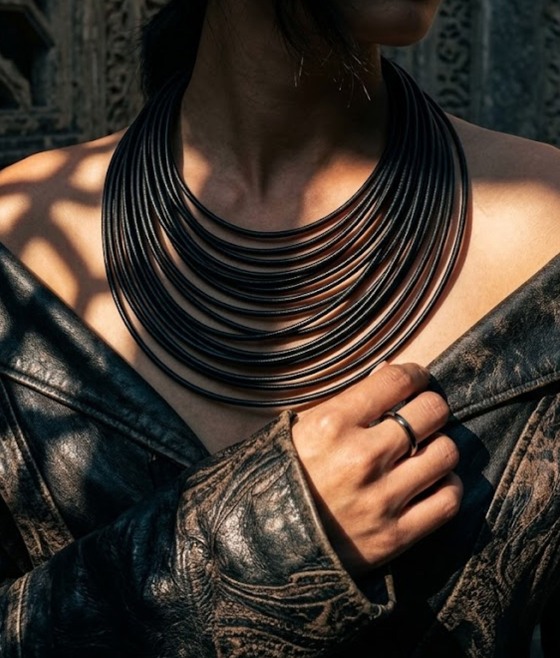 STRINGS PELLE Black Necklace