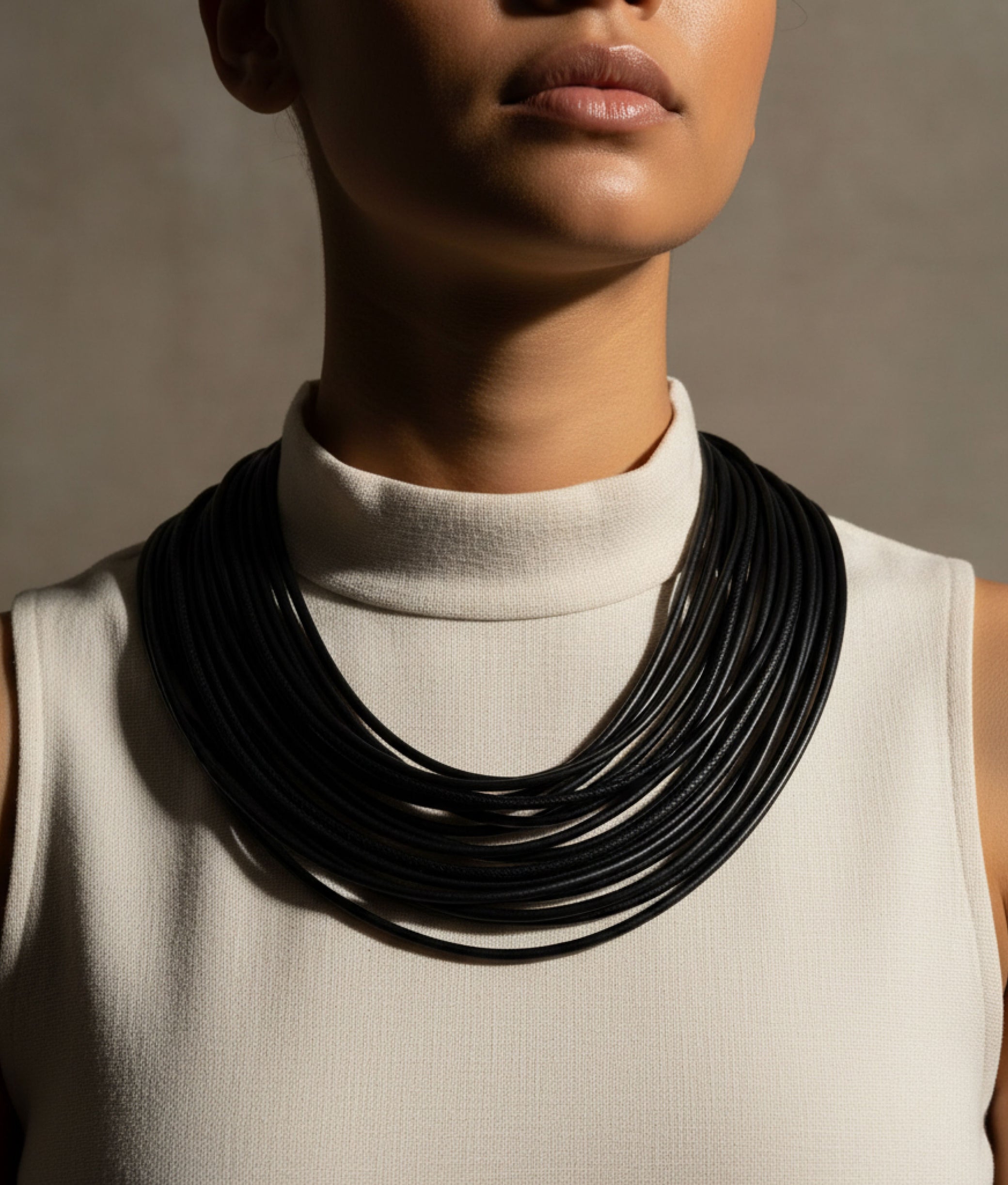 STRINGS PELLE Black Necklace