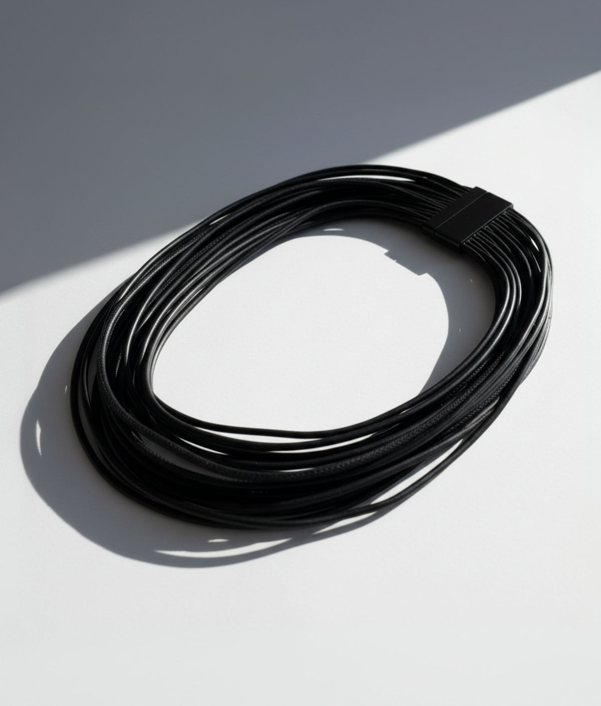 STRINGS PELLE Black Necklace
