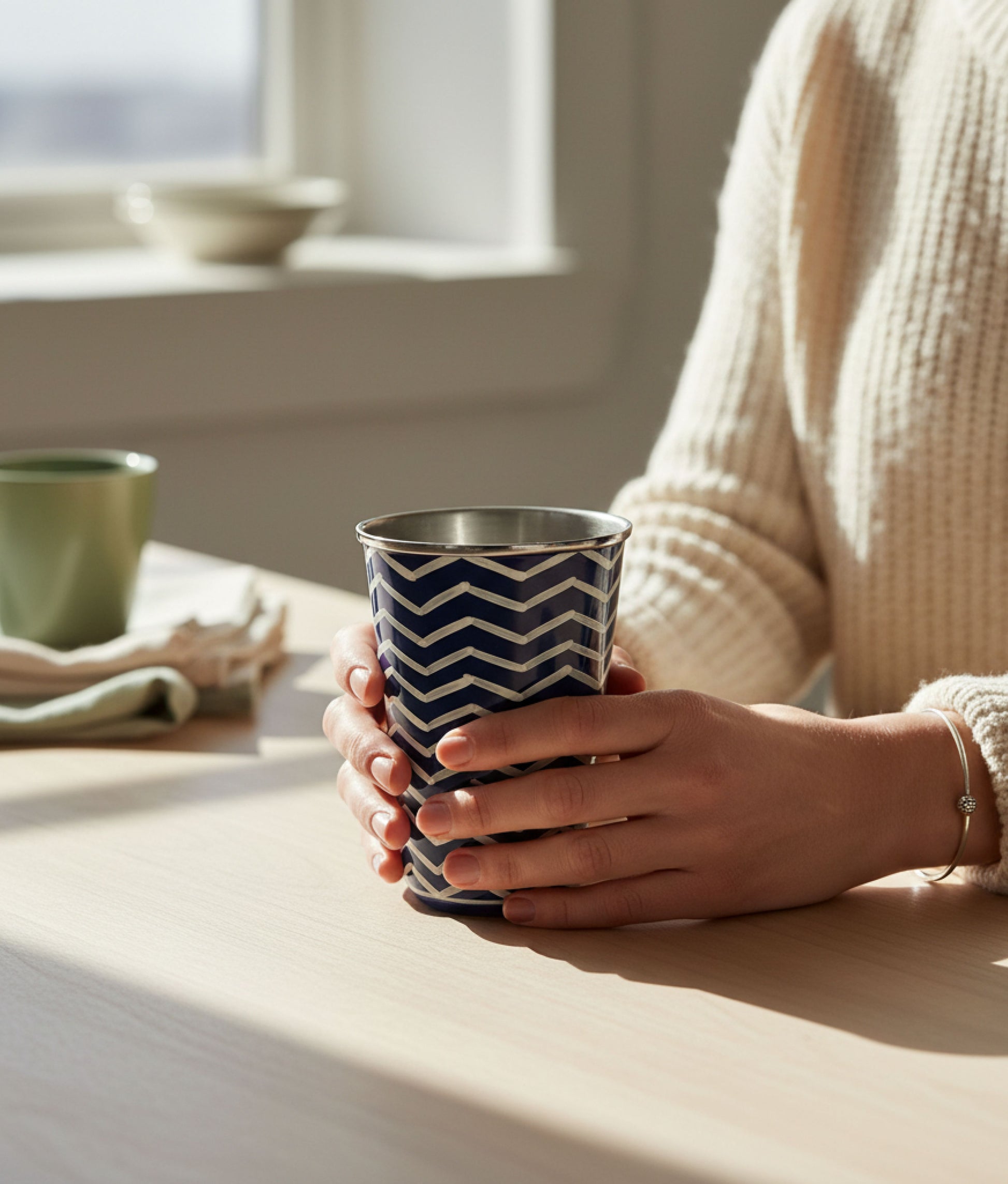 Geometrical White Lines Nomadic Cup