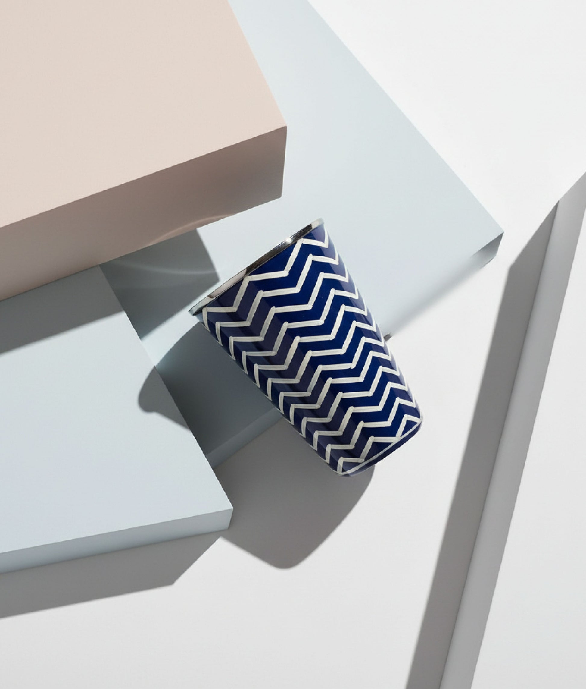 Geometrical White Lines Nomadic Cup